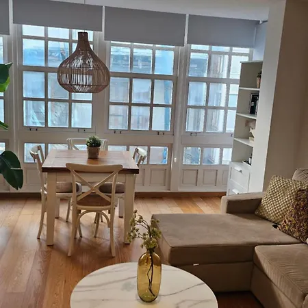 Vivienda En El Centro De La Ciudad * A Coruna